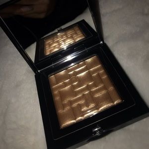 Bobbi Brown Highlighting Powder